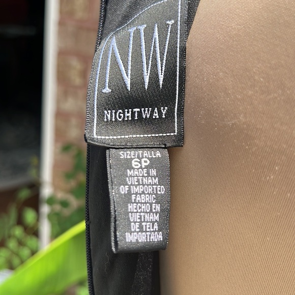 Nightway Collection Glitter Halter Cocktail Holiday Midi Dress EUC Size 6P - Picture 6 of 11